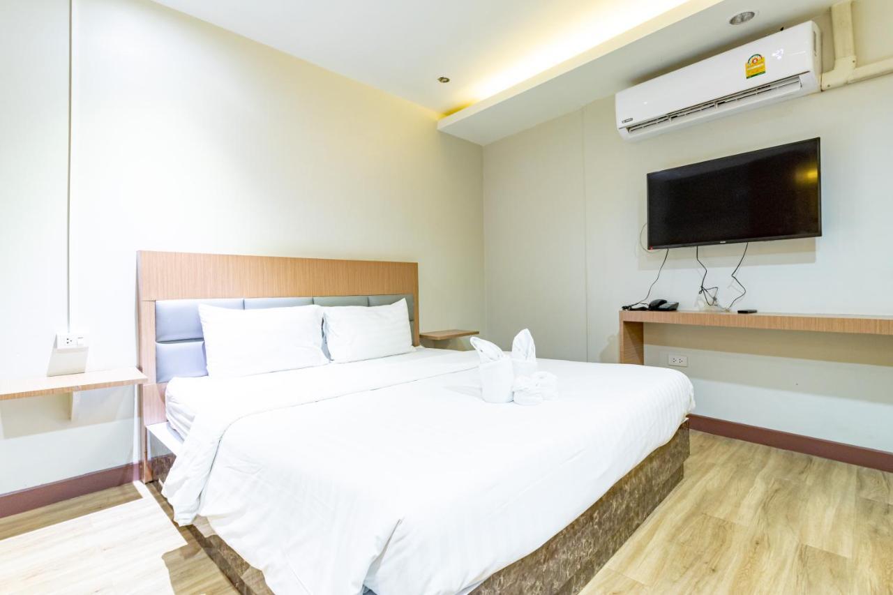 Family Room,1145048834:JPEG